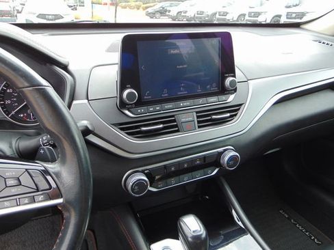 Used 2024 Nissan Altima 2.5 SR FWD image 12