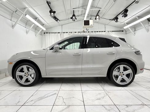 Certified 2021 Porsche Macan Turbo AWD/4WD image 2