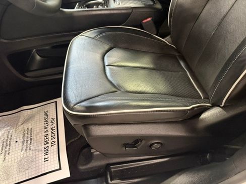 Used 2023 Chrysler Pacifica Limited w/ Uconnect Theater Family Group FWD image 37