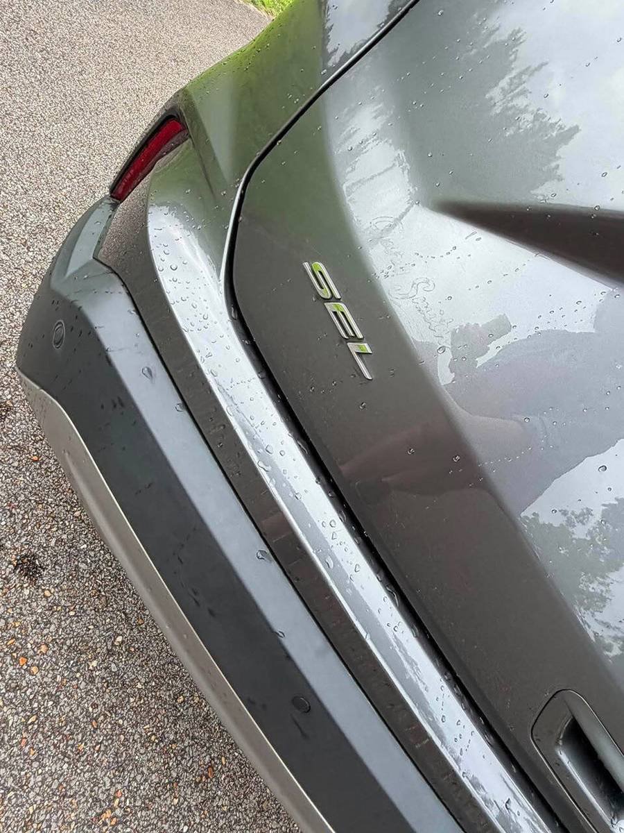 Used 2023 Ford Edge SEL AWD/4WD image 12