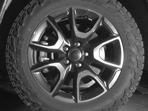 Used 2025 Jeep Compass Trailhawk image 12