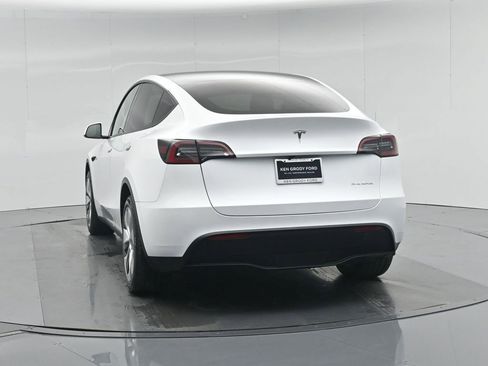 Used 2024 Tesla Model Y Long Range image 25