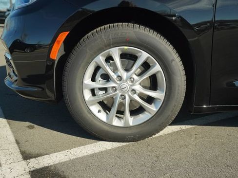 New 2026 Chrysler Pacifica Select FWD image 9