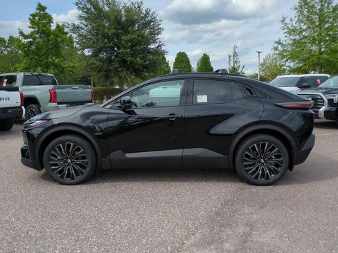 Used 2026 Toyota C-HR AWD/4WD image 3