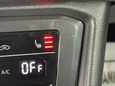 Used 2024 Volkswagen Tiguan SE FWD image 24