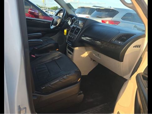 Used 2015 Dodge Grand Caravan American Value Package w/ UConnect Hands-Free Group FWD image 15