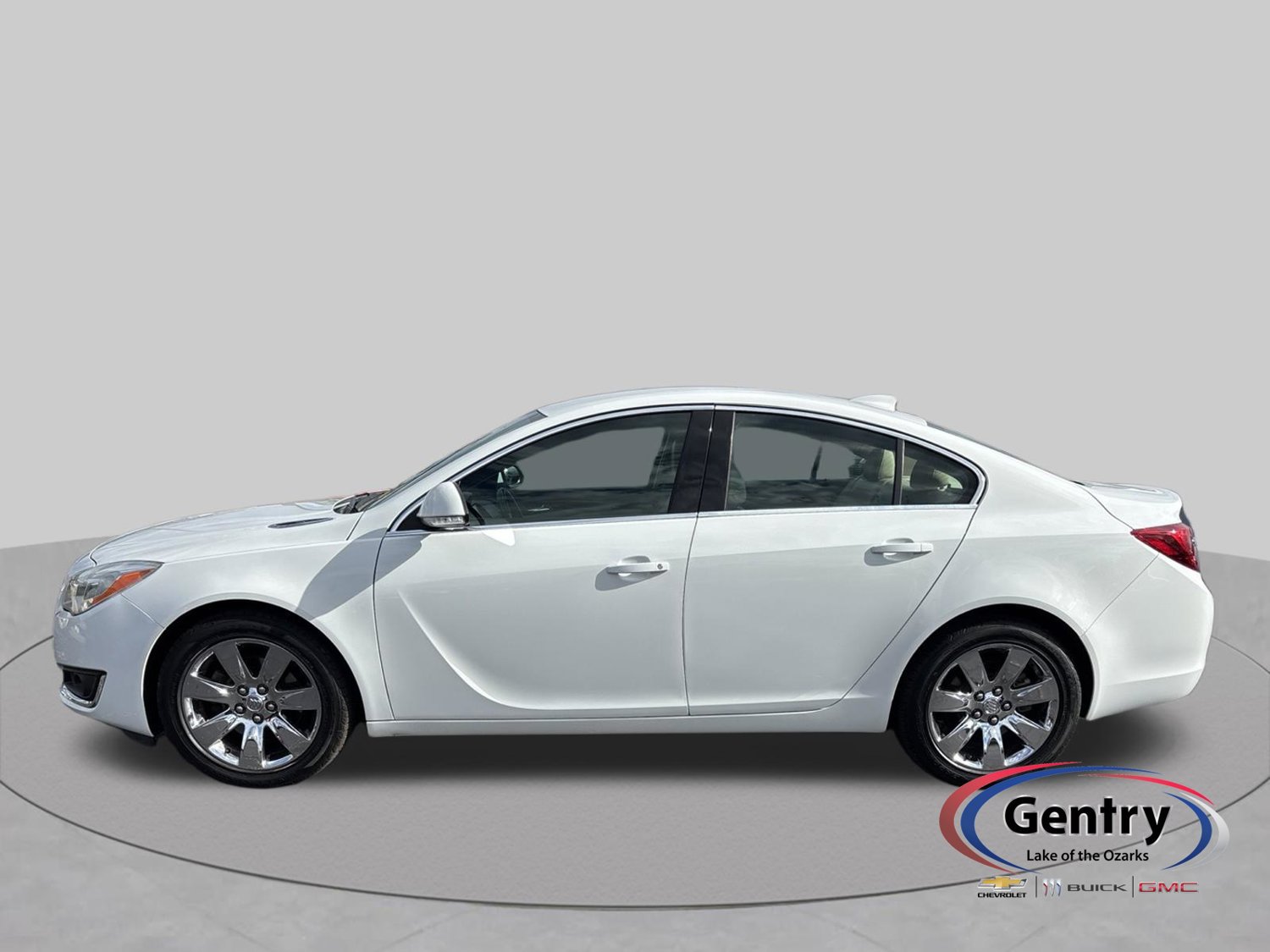 Used 2016 Buick Regal FWD image 2
