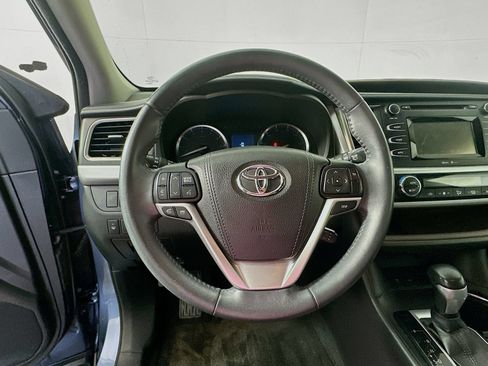 Used 2015 Toyota Highlander Plus FWD image 11