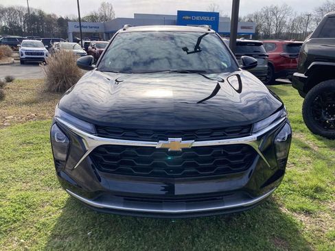 New 2026 Chevrolet Trax LT w/ Driver Confidence Package FWD image 8