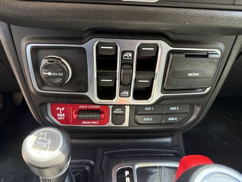 Used 2025 Jeep Wrangler Unlimited Sport AWD/4WD image 25