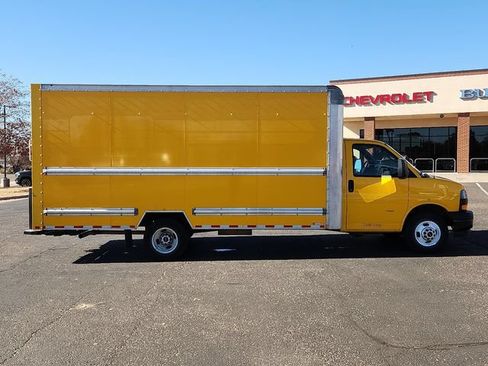 Used 2021 GMC Savana 3500 Extended w/ Power Convenience Package RWD image 5