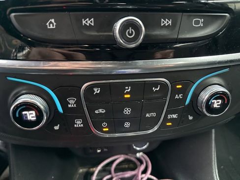 Used 2023 Chevrolet Traverse LT FWD image 19