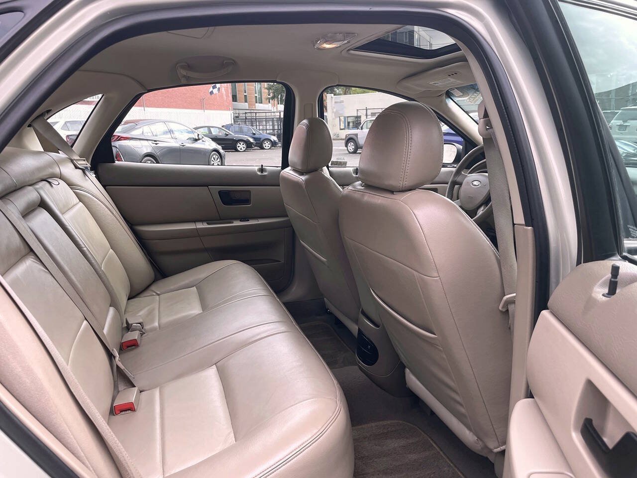 Used 2005 Ford Taurus SEL FWD image 18