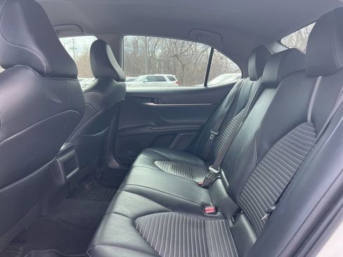 Used 2021 Toyota Camry SE image 3