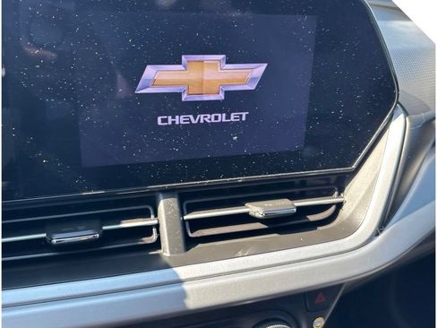 Used 2024 Chevrolet Trax LS FWD image 17