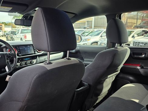 Used 2021 Toyota Tacoma TRD Sport w/ Technology Package image 25