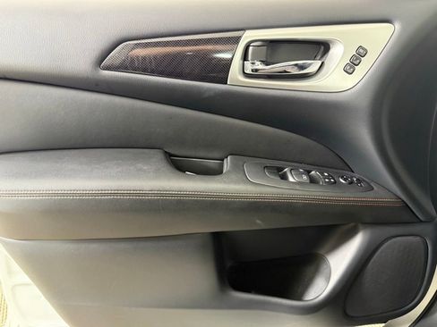 Used 2019 Nissan Pathfinder SL FWD image 30