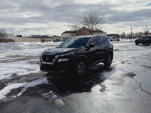 Used 2023 Nissan Rogue SV image 2