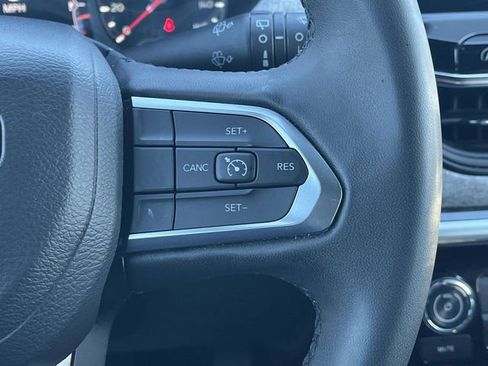 Used 2024 Jeep Compass Latitude image 27