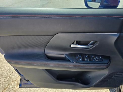 Used 2025 Nissan Kicks SR w/ SR Premium Package FWD image 11