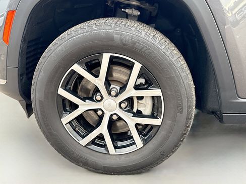 Used 2024 Jeep Grand Cherokee L Limited w/ Luxury Tech Group II image 43