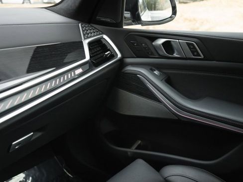 Used 2025 BMW X7 M60i w/ Executive Package image 25