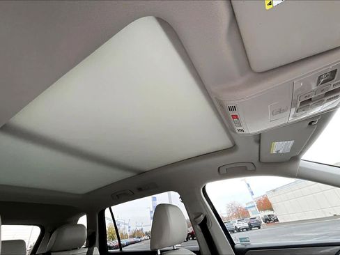 Used 2022 Volkswagen Tiguan SE image 26