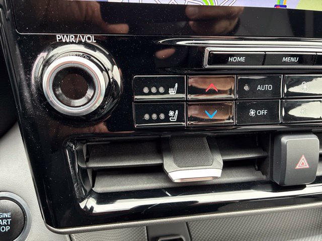 Used 2020 Toyota Highlander Limited AWD/4WD image 16