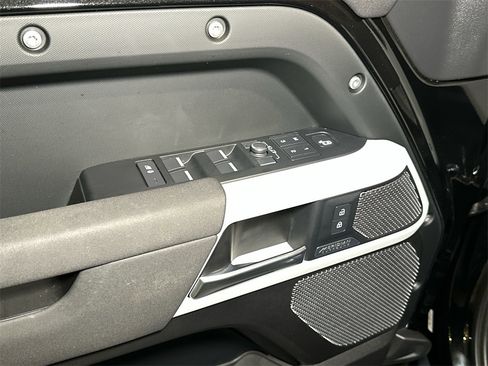 Used 2022 Land Rover Defender 110 X-Dynamic SE image 20