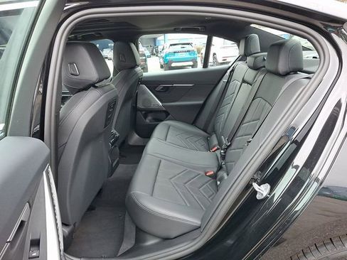 Used 2025 BMW i5 eDrive40i image 13