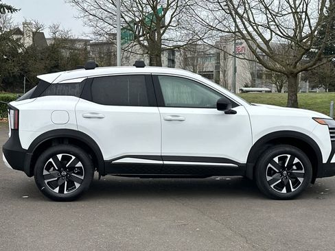 New 2026 Nissan Kicks SV image 8