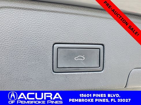 Used 2021 Volkswagen Atlas Cross Sport SE w/ Panoramic Sunroof Package image 9