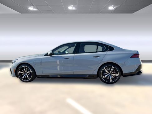New 2026 BMW 550e xDrive w/ Executive Package AWD/4WD image 2