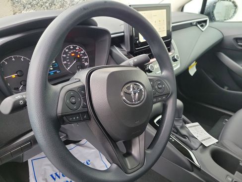 Used 2025 Toyota Corolla LE image 18