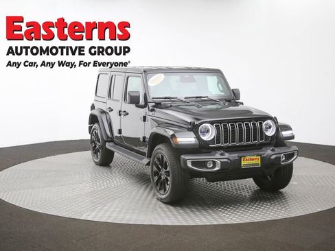 Used 2025 Jeep Wrangler Unlimited Sahara AWD/4WD image 46