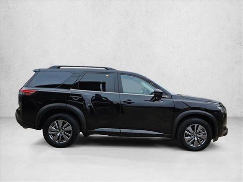 Used 2025 Nissan Pathfinder SV image 4