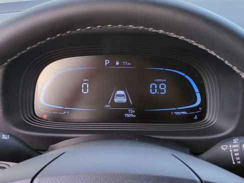 Certified 2023 Hyundai Venue SEL FWD image 25