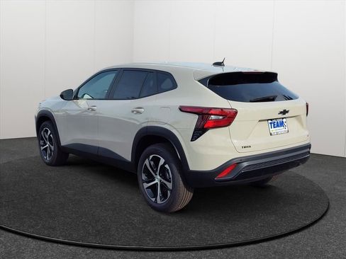 New 2026 Chevrolet Trax RS image 4