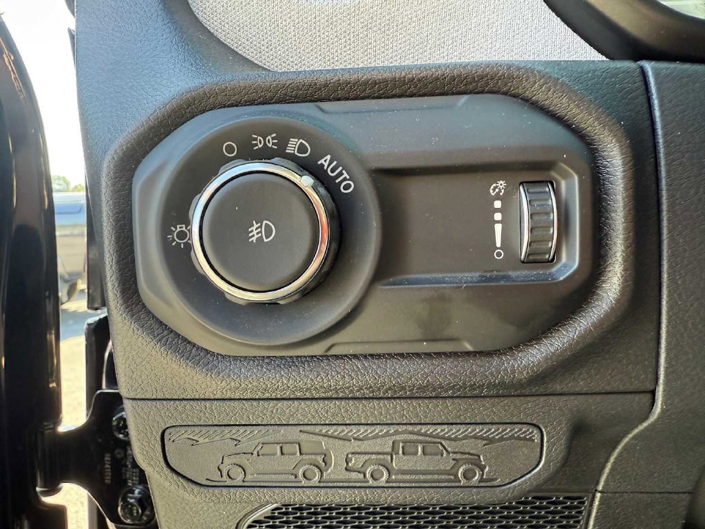 Used 2024 Jeep Wrangler Unlimited Sport AWD/4WD image 17