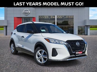 New 2025 Nissan Kicks Play S