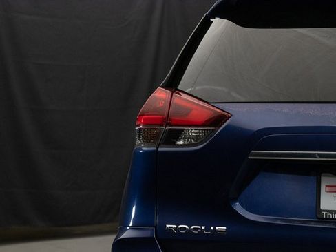 Used 2018 Nissan Rogue SV image 12