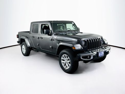 Used 2023 Jeep Gladiator Sport AWD/4WD image 3