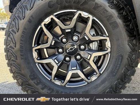 Used 2026 Chevrolet Colorado ZR2 w/ Technology Package image 11