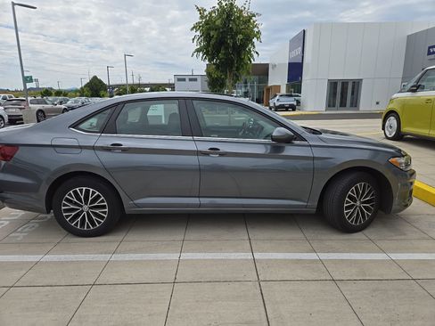 Used 2019 Volkswagen Jetta SE FWD image 5