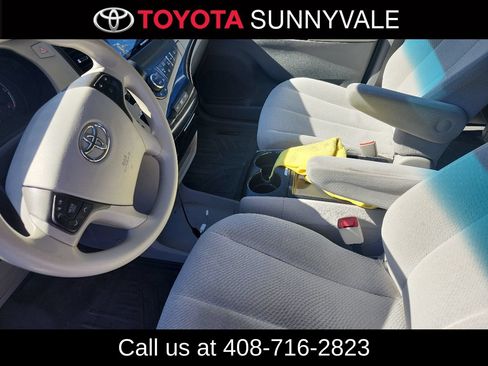 Used 2014 Toyota Sienna LE FWD image 4