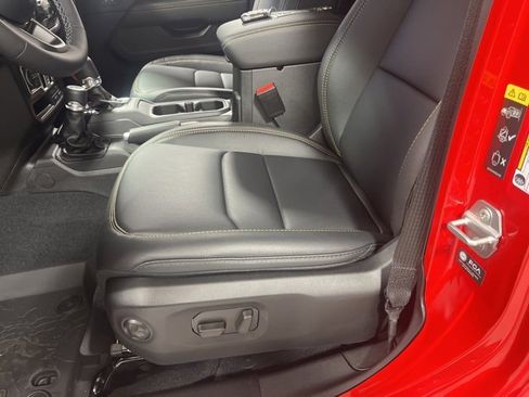 New 2025 Jeep Gladiator Sport image 7