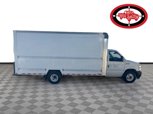 Used 2022 Ford E-350 and Econoline 350 Super Duty image 8