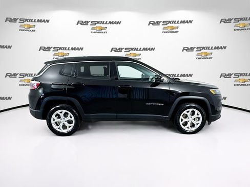 Used 2024 Jeep Compass Latitude AWD/4WD image 8