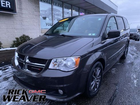 Used 2017 Dodge Grand Caravan SXT image 1