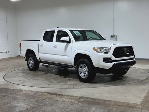 Used 2023 Toyota Tacoma SR image 3